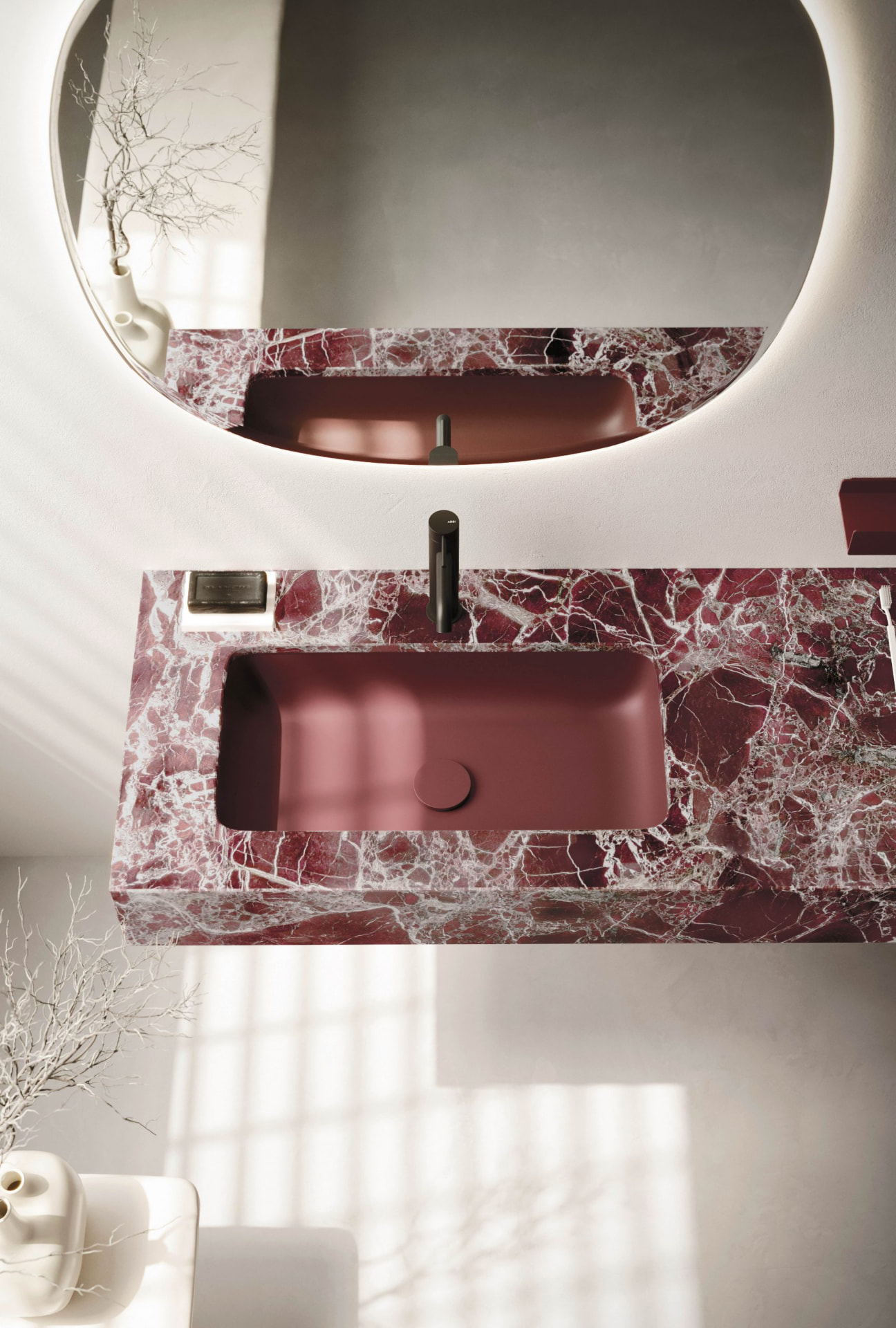 Dettaglio del piano in marmo del lavabo